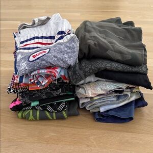 Assorted lot of 20 pairs workout leggings Multicolor Clothing Collection.